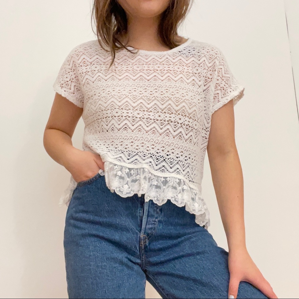✨Hollister Lace Cropped Top✨